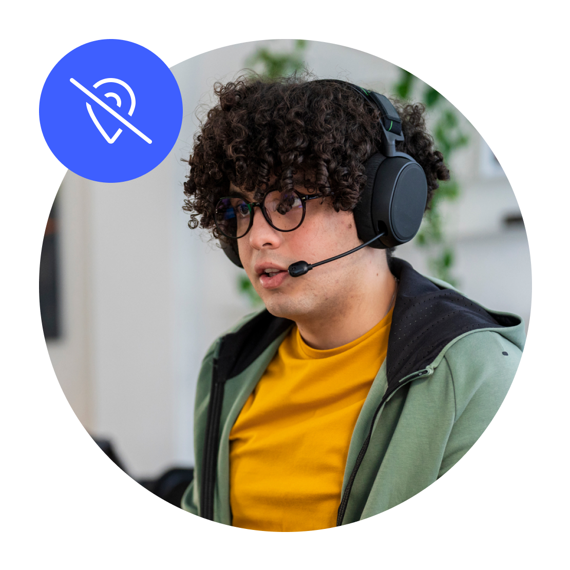 Um homem usando a NordVPN para proteger seus dados de localização virtual.