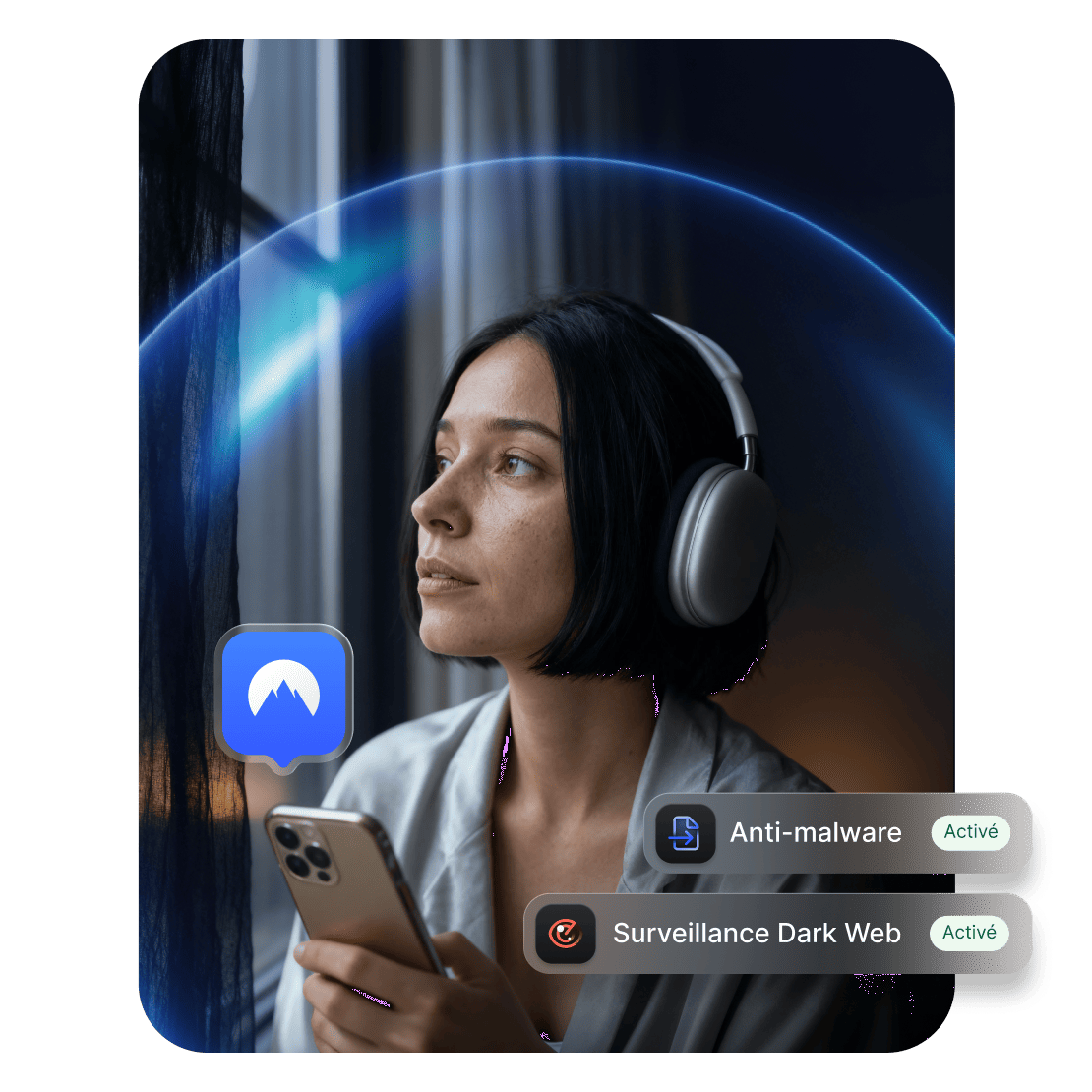 Une personne portant des écouteurs utilise l’application NordVPN sur son téléphone.