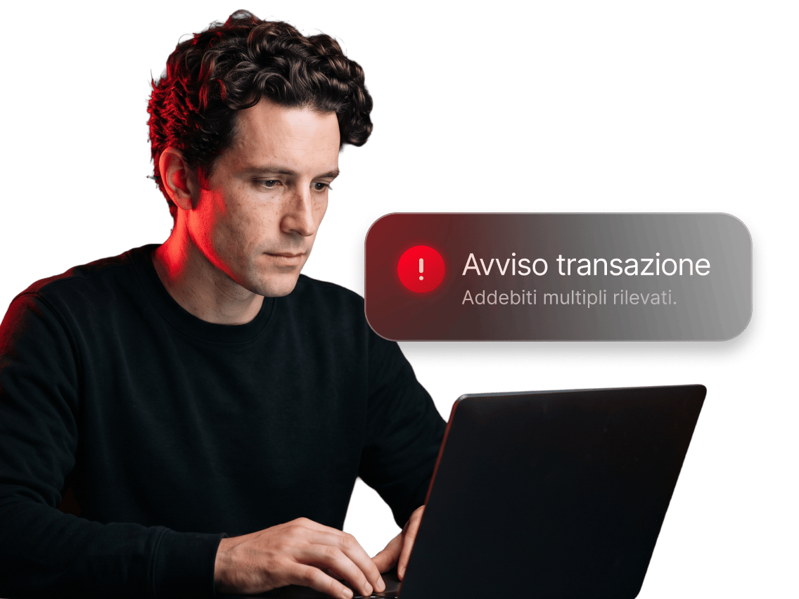 Una persona che sta controllando un avviso di monitoraggio delle transazioni di NordVPN sul proprio portatile.