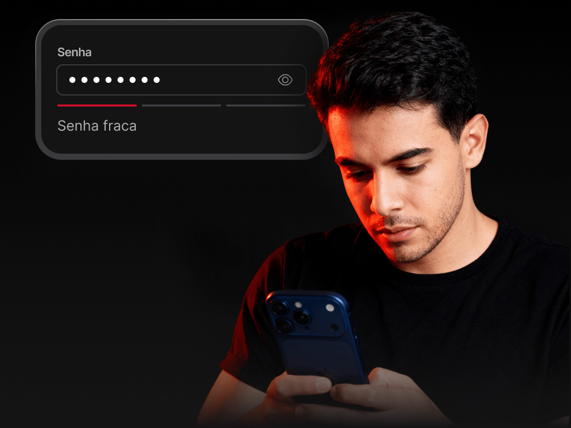 Uma pessoa verificando a força da senha no smartphone