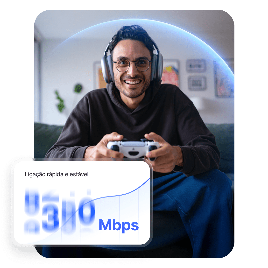 Um homem a jogar na sua consola com uma ligação NordVPN rápida e estável.