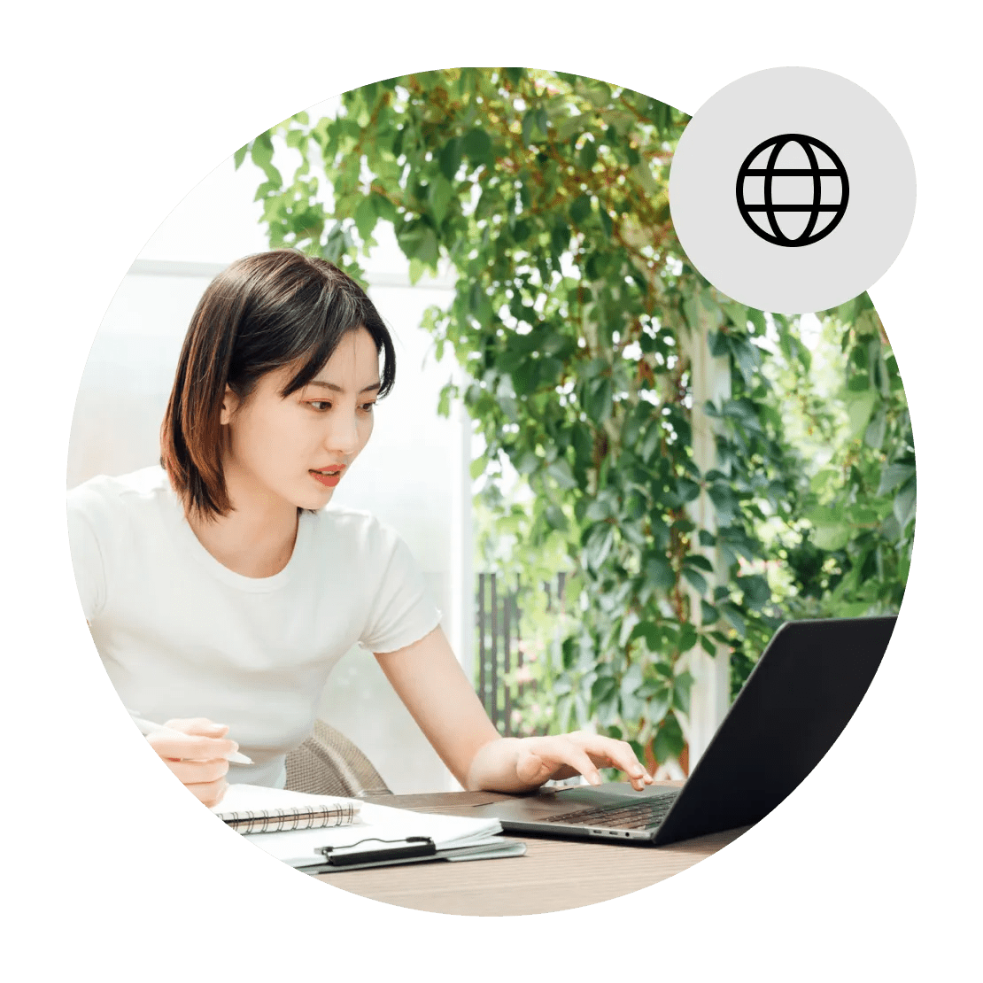 ワンクリックでNordVPNプロキシブラウザ拡張機能を使用する女性