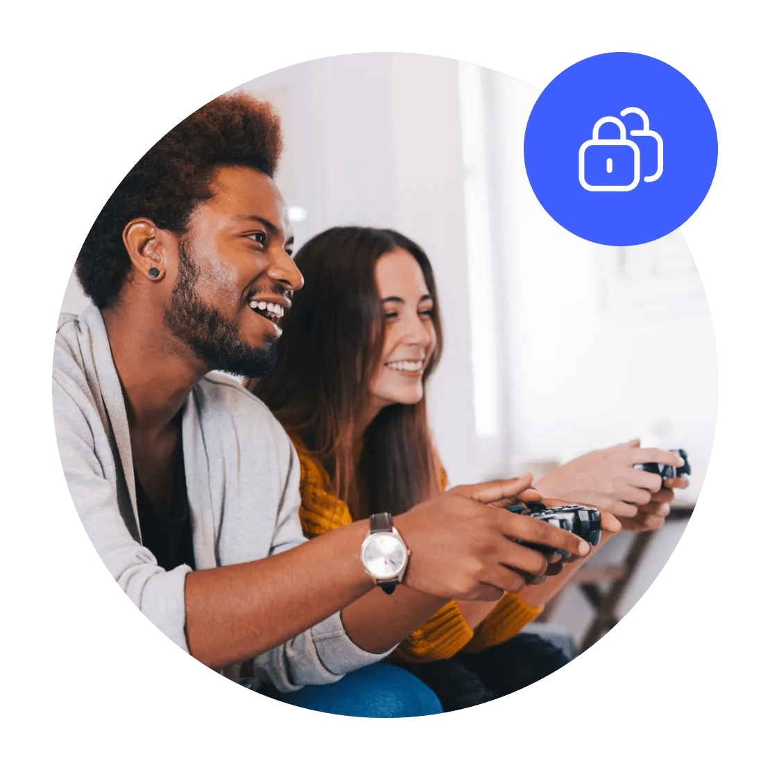Um homem e uma mulher jogando no Xbox enquanto usam a funcionalidade de VPN dupla para ter mais segurança e privacidade.