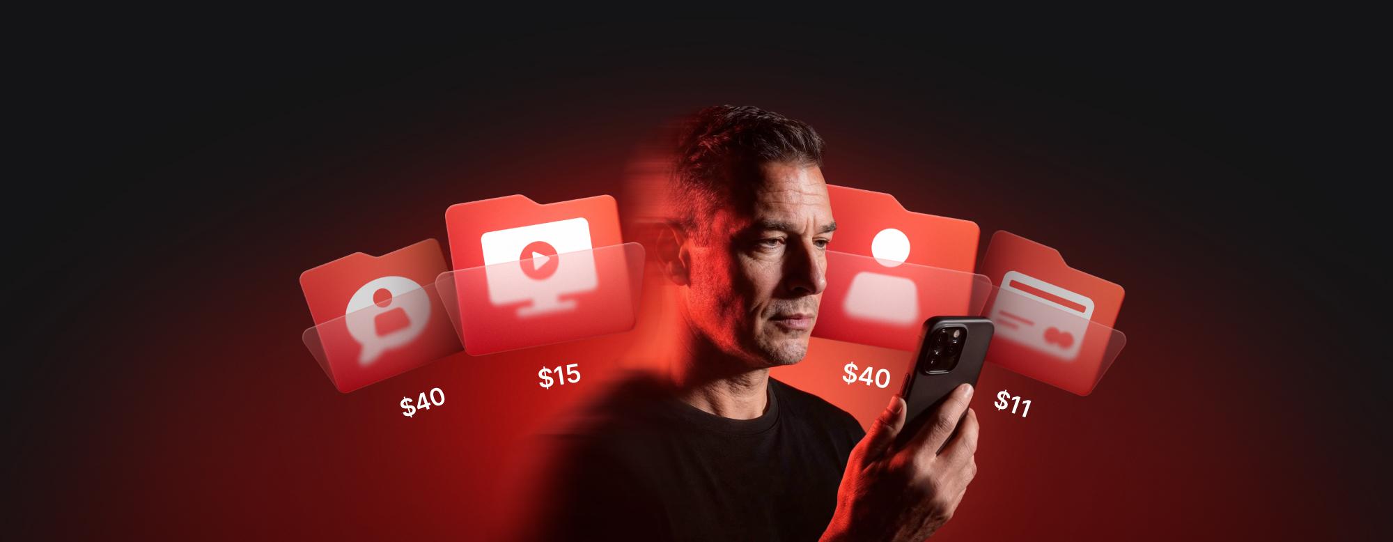 En mann surfer på nettet på telefonen sin, uvitende om at personopplysningene hans allerede er til salgs på det mørke nettet.