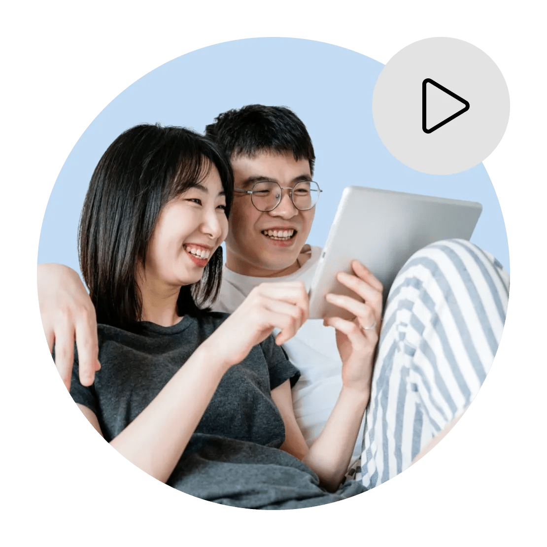 設定適用於 Chromecast 的 VPN 以確保串流安全的情侶。