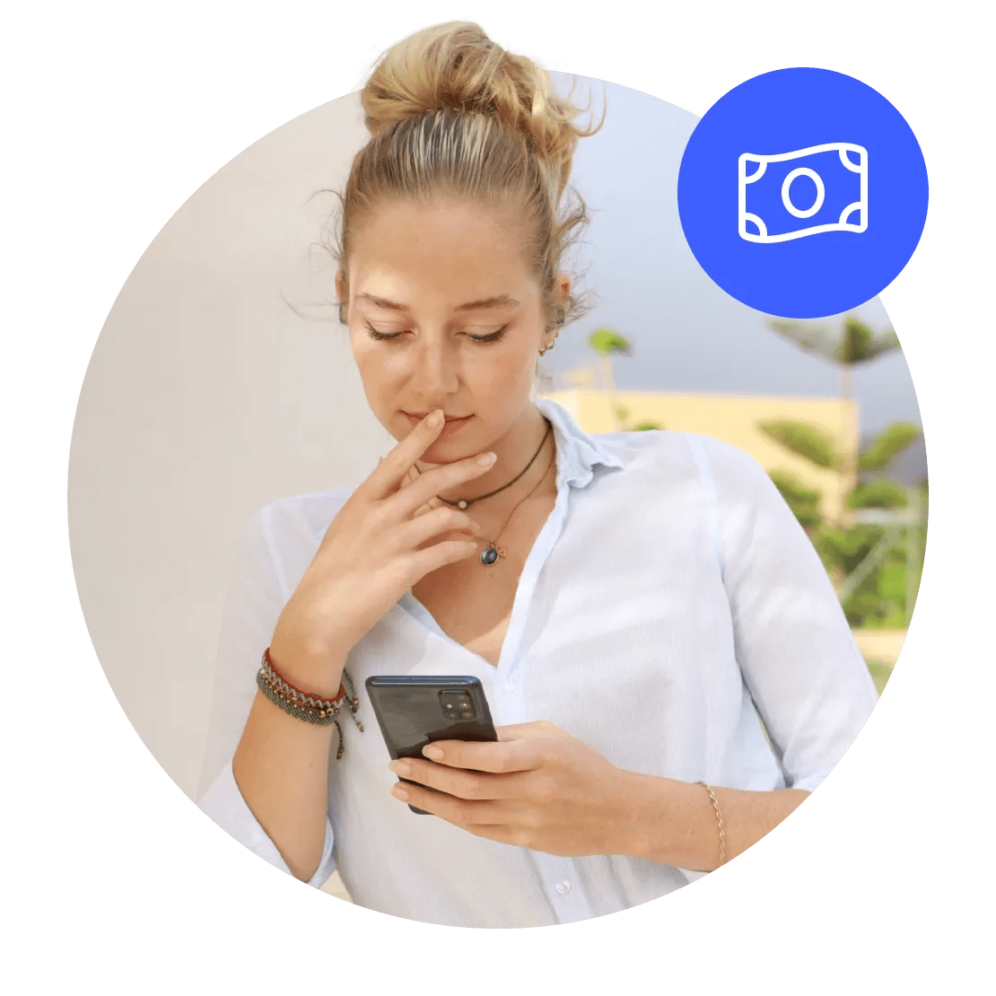 moteris telefone sprendžia rinktis mokamą ar nemokamą VPN