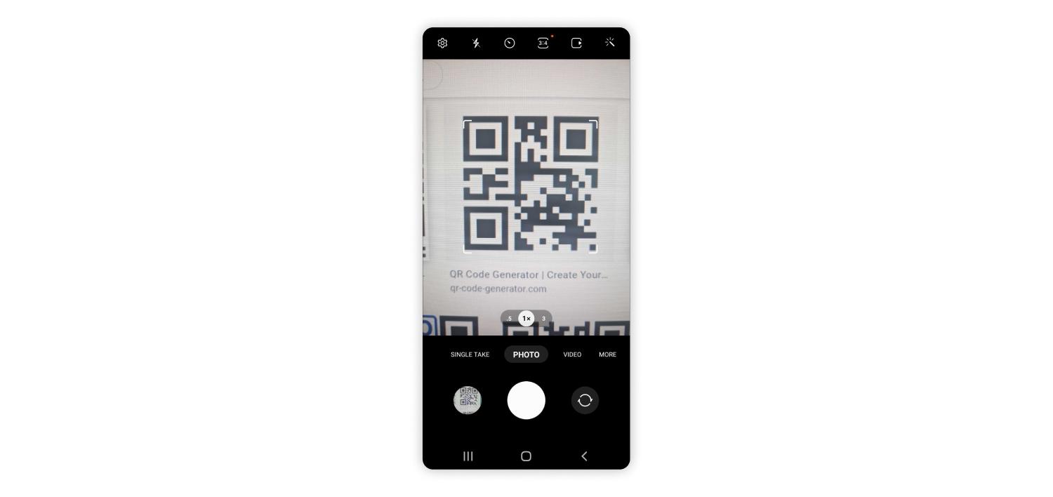 Fokusér på QR-koden med kameraet og vent et øjeblik