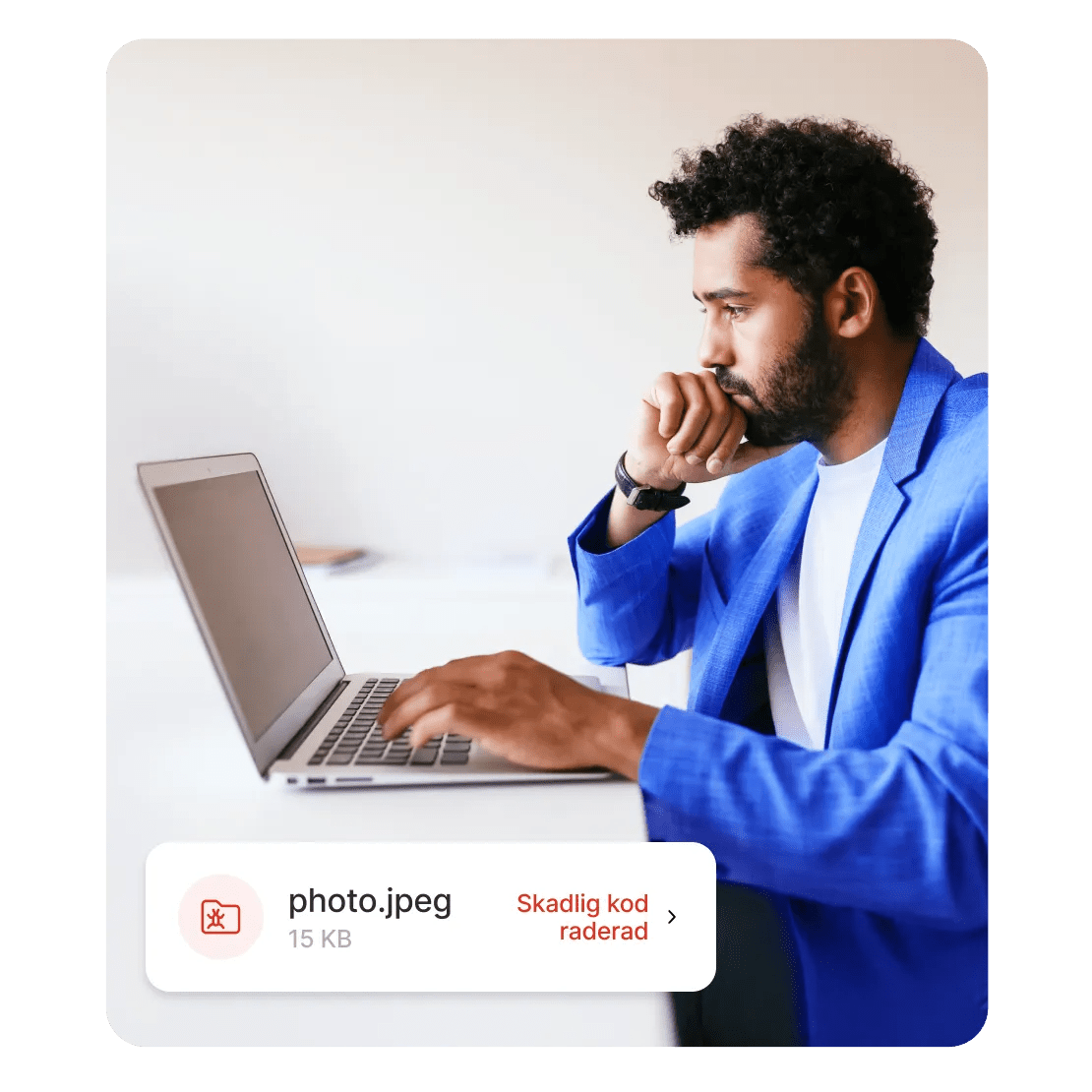 En användare ser en varning från Threat Protection Pro™ om skadlig kod i en nedladdning.