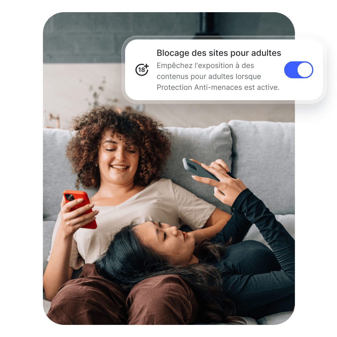 Deux amis utilisent le bloqueur de sites pour adultes pour rester plus en sécurité en ligne.