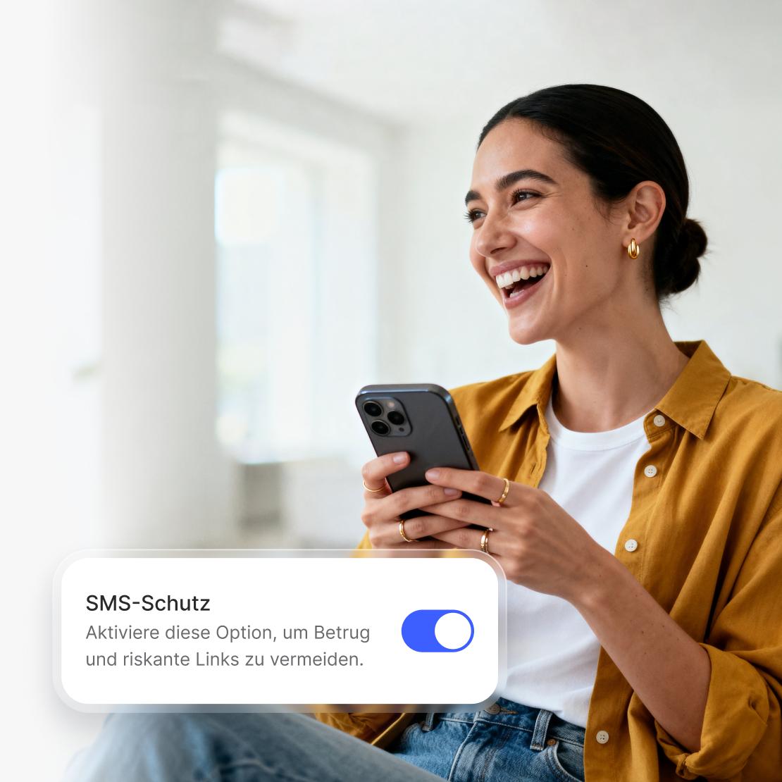 Eine Person, die den SMS-Schutz von NordVPN auf ihrem Smartphone nutzt, um Betrug und riskante Links zu vermeiden.