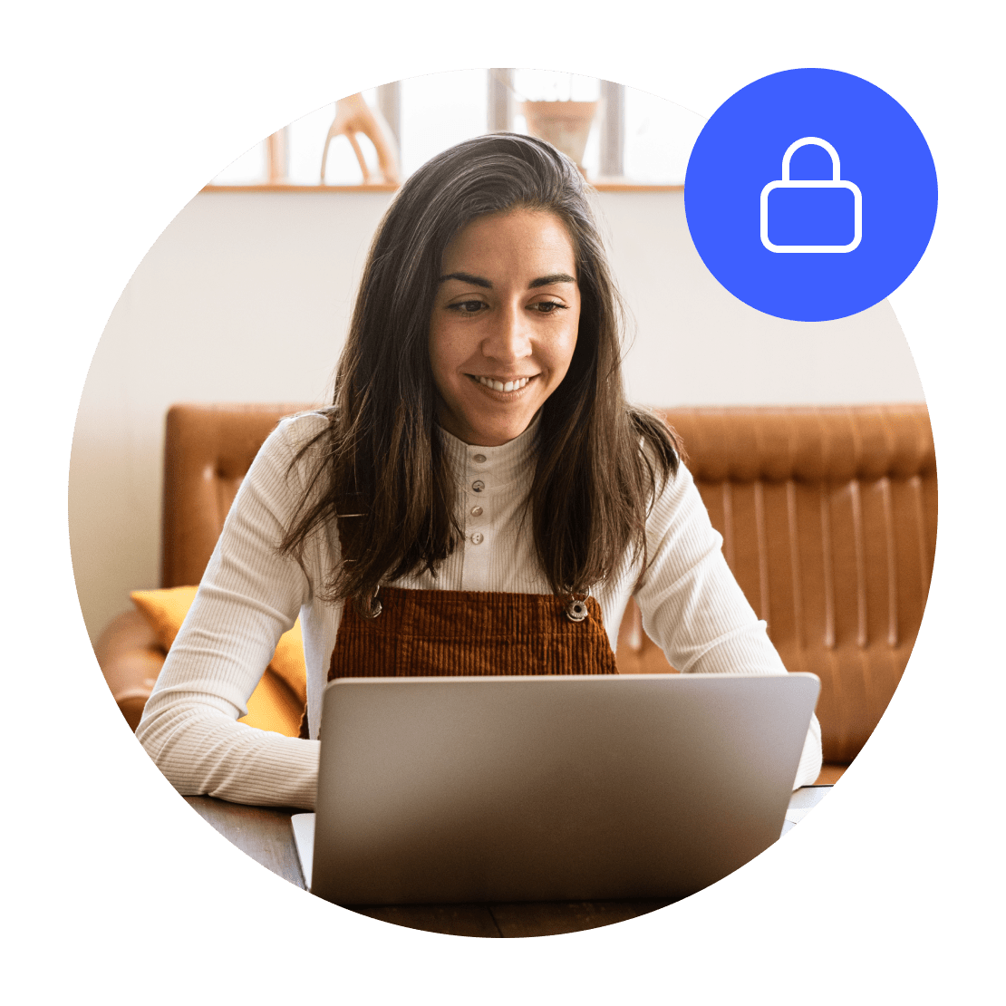 una mano sosteniendo un smartphone con el logo de NordVPN, lo que significa que está protegido por una aplicación VPN.