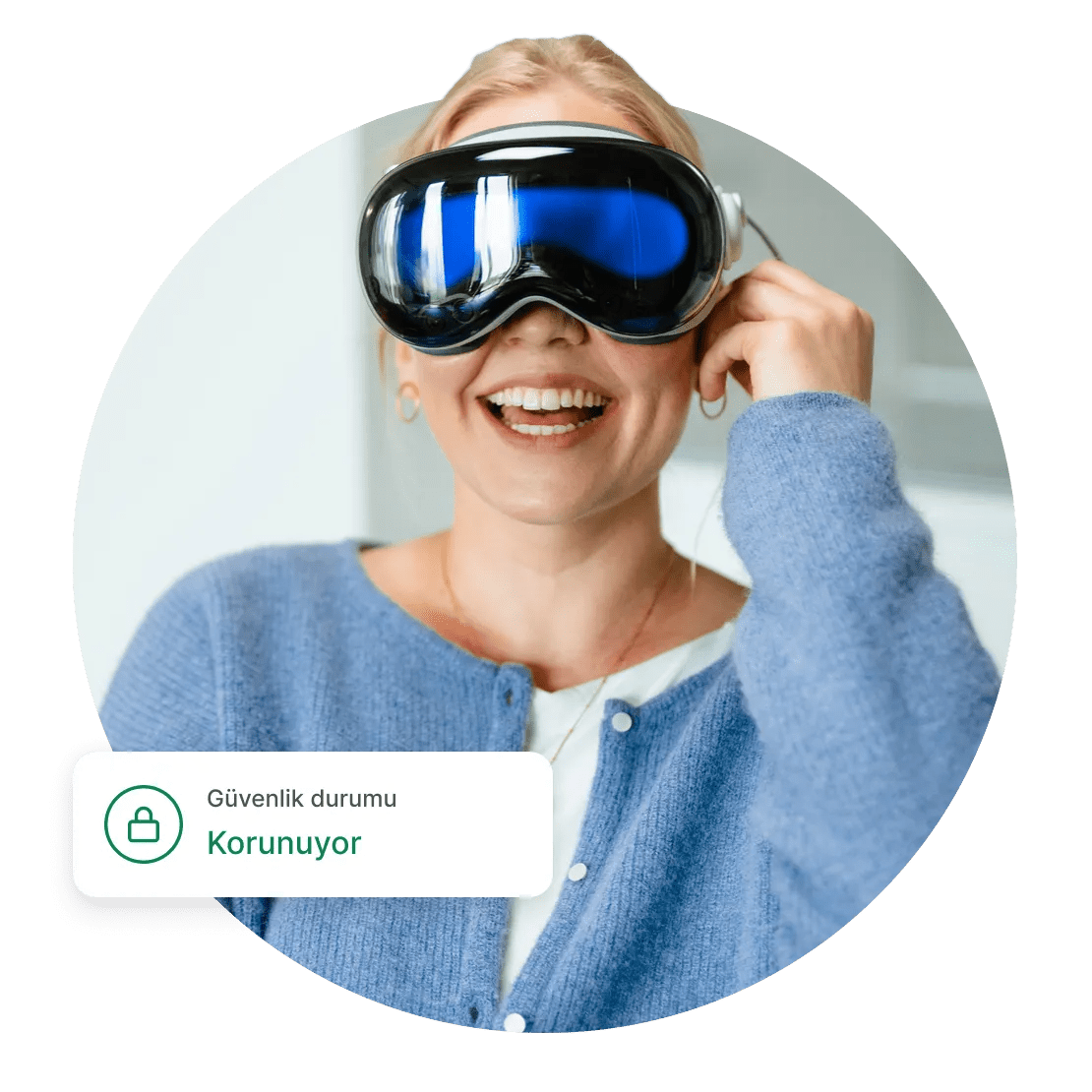 NordVPN ile Apple Vision Pro kullanan bir kadın.