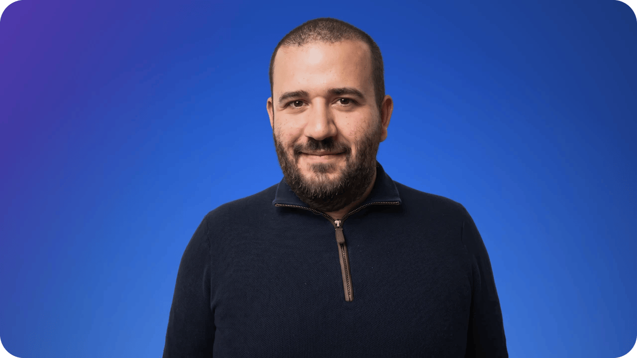 Een portret van Karolis Jodikaitis, dark web intelligence researcher bij Nord Stellar.