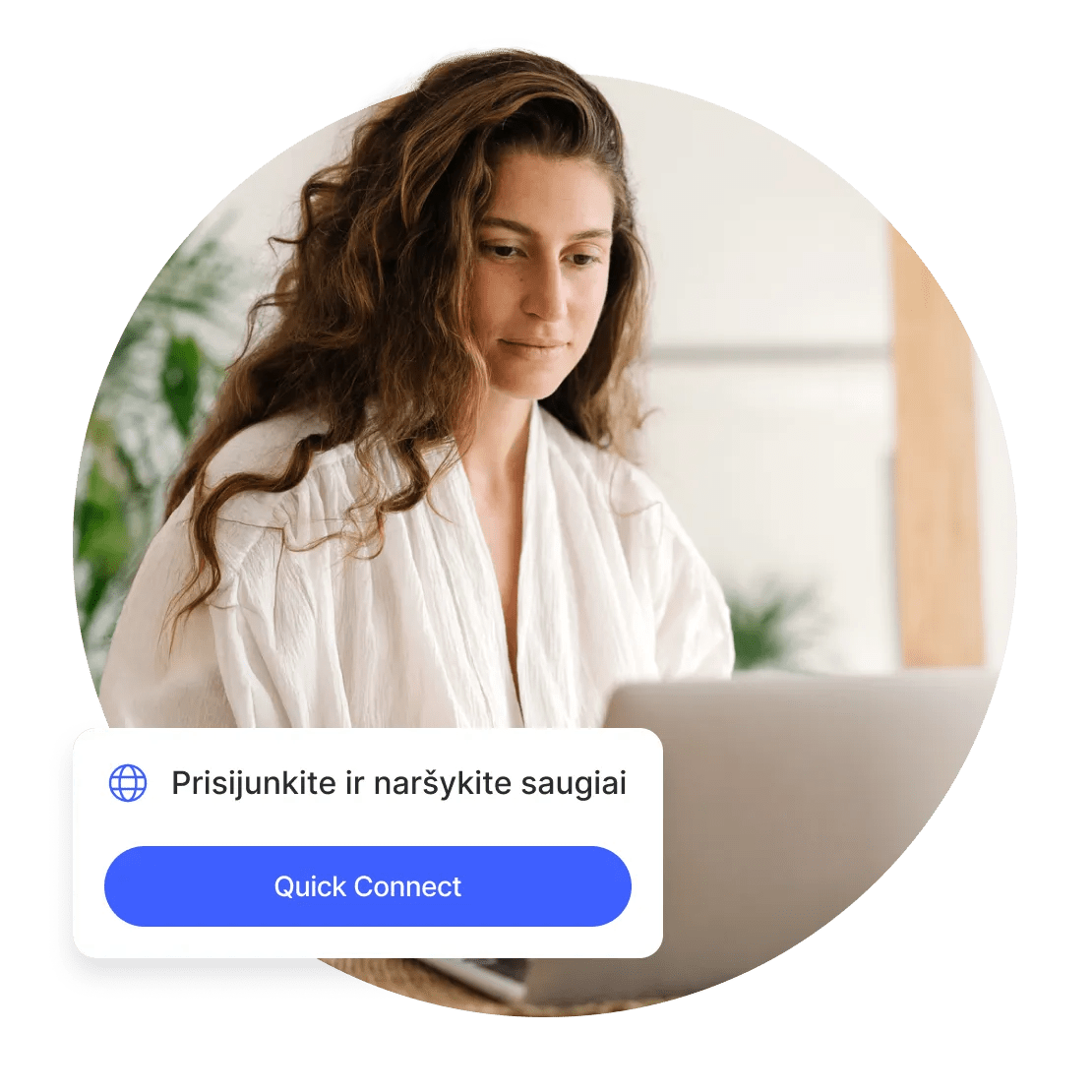 Moteris įjungia „NordVPN“ naršyklės plėtinio funkciją „Quick connect“, kad saugiau naršytų nešiojamajame kompiuteryje.