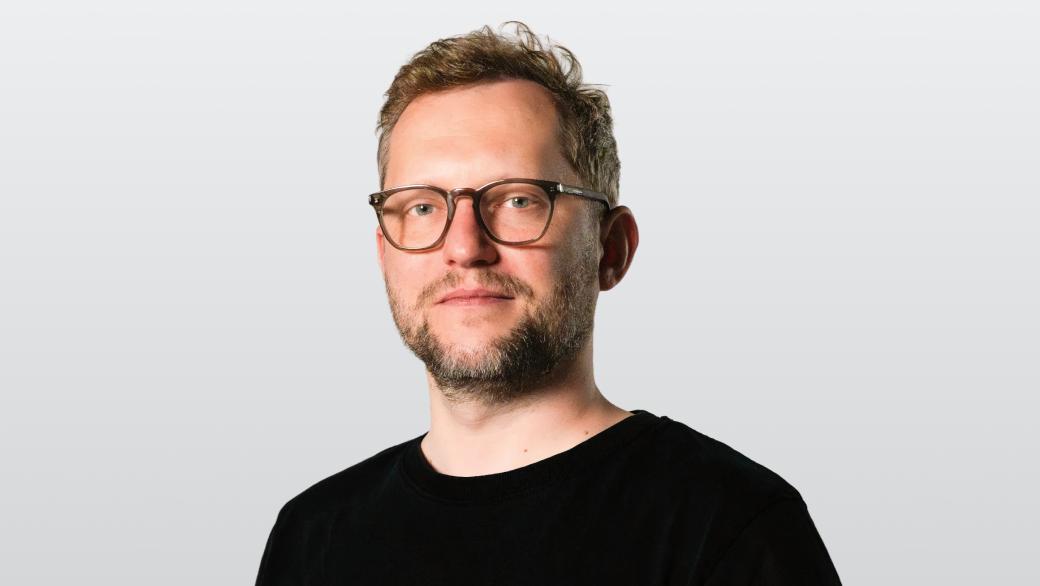 A portrait of Tomas Sinicki, the Managing Director at Coveron.