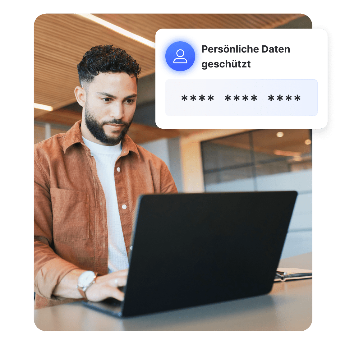 Ein Mann, der an einem Computer im Internet surft, mit einer Benachrichtigung über sichere sensible Daten.