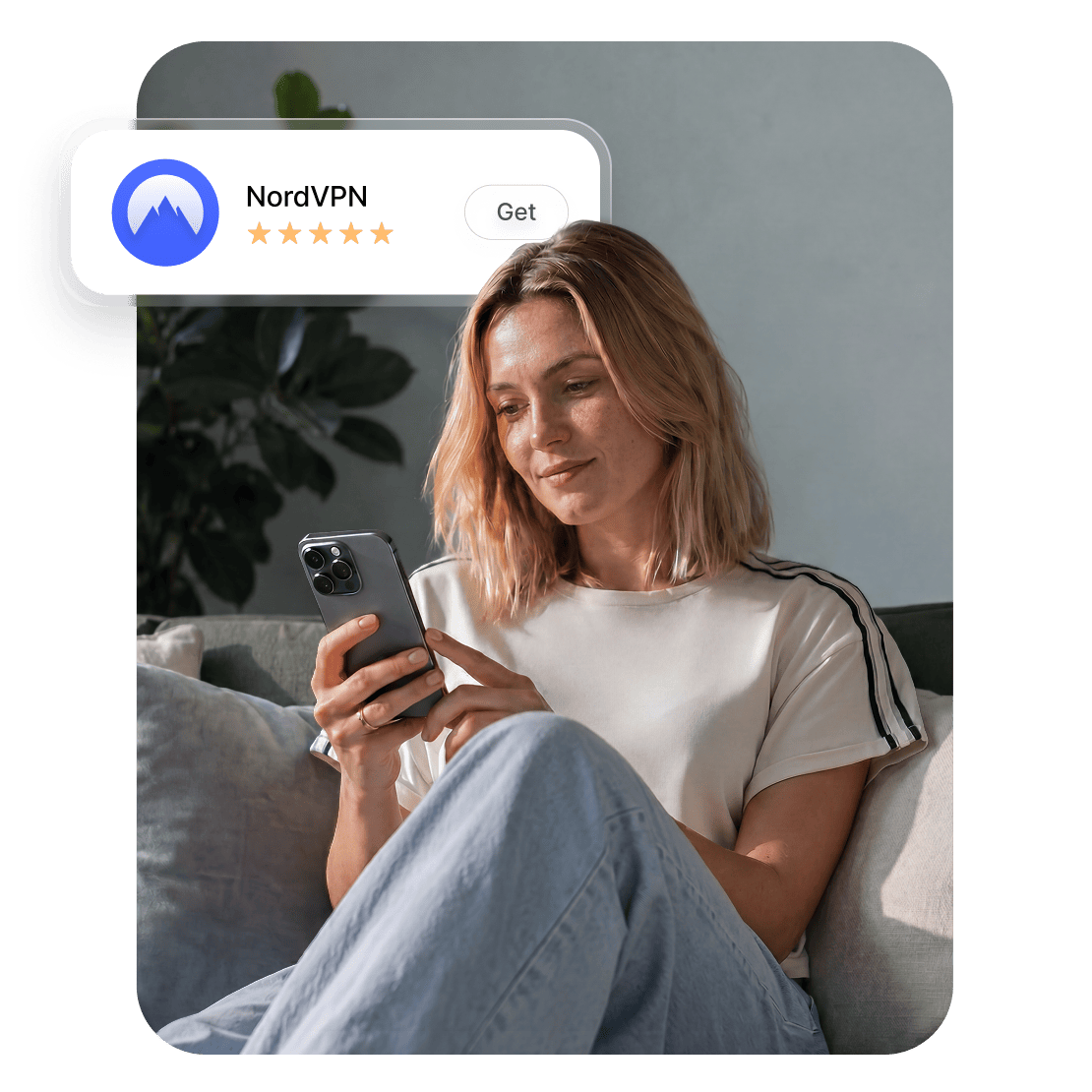 En kvinne ser en melding om å laste ned NordVPN-appen på telefonen sin.