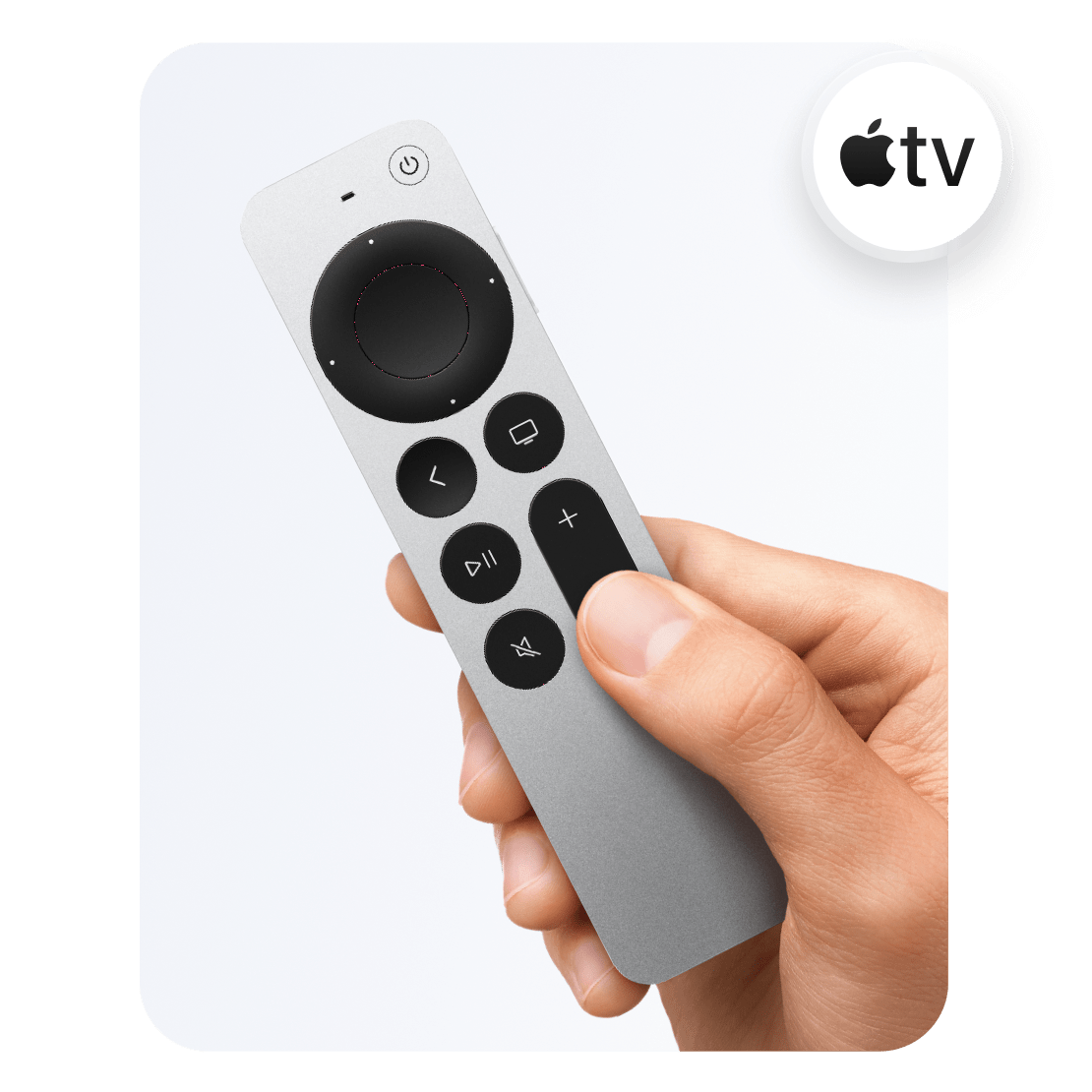 Apple TV용 VPN을 설치하기 위해 TV 리모컨을 누르는 사람