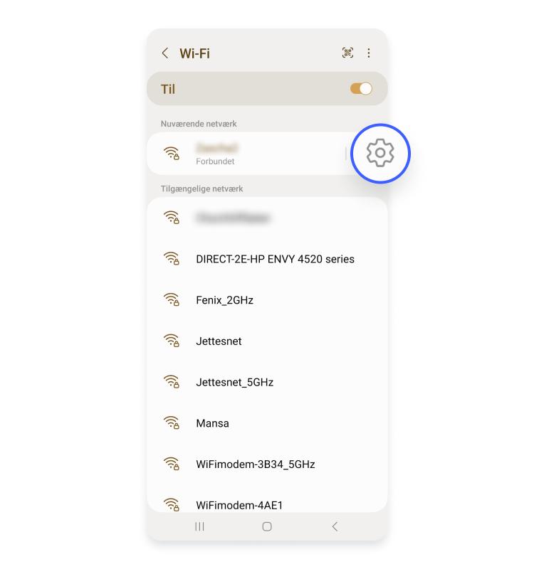 Sådan ændrer du din DNS på en Android: Vælg Nuværende netværk, tryk på tandhjulsikonet og klik på Se flere.
