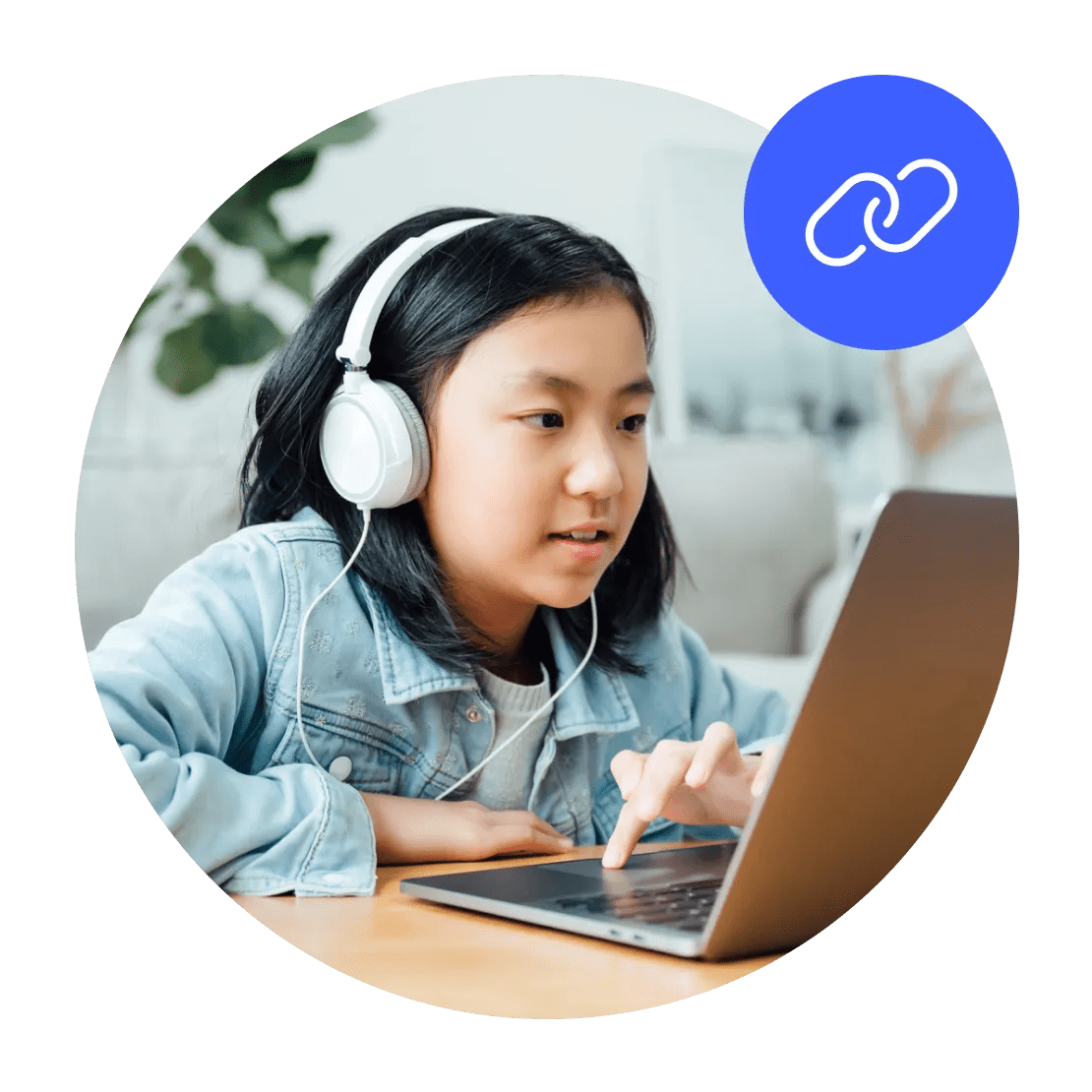 NordVPN을 사용하여 멀티플레이어 게임을 즐기고 있는 한 여성