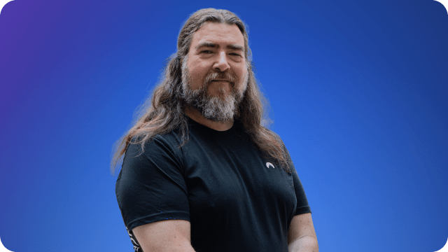 Retrato de Adrianus Warmenhoven, especialista em cibersegurança da NordVPN.